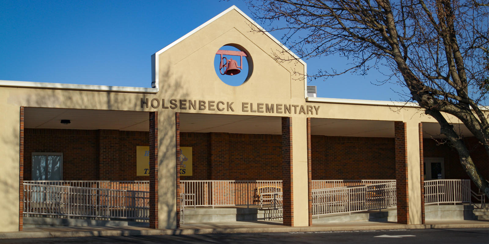 Holsenbeck Elementary School outside