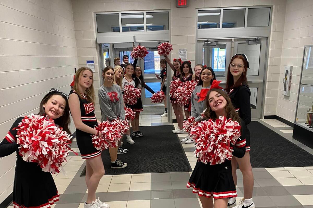 Russell Middle School Cheerleaders welcoming upcoming students